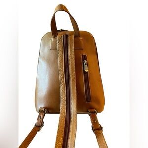 Le Donne Leather U-Zip Sling Backpack Tan Bohemian Festival Bag 10”x11” Travel